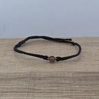 Pulsera unisex, de tela trenzada color negro y gema de acero inoxidable. Cuenta con una foto personalizada. 